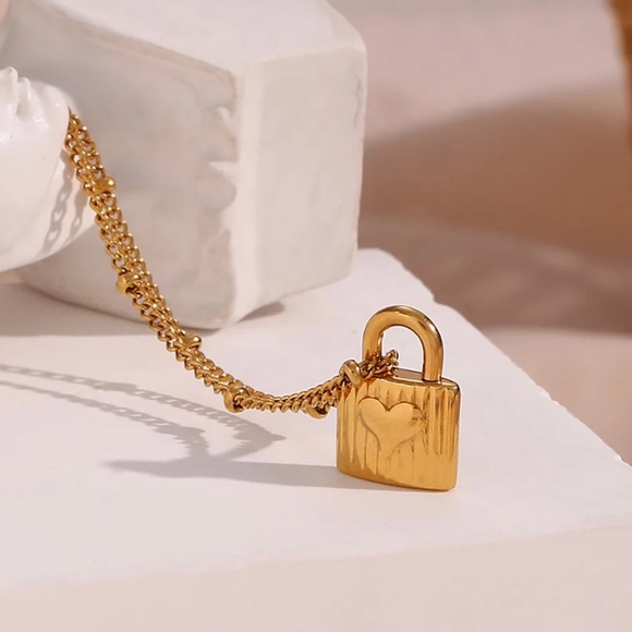 18k Gold Love Engraved Heart Lock Pendant Necklace, nice Necklace, cute Necklace - Picture 4 of 7